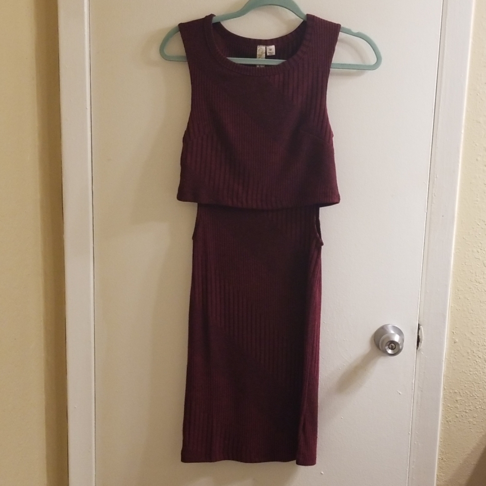 Burgundy Stripped Cut out Knee Length Dress Medium